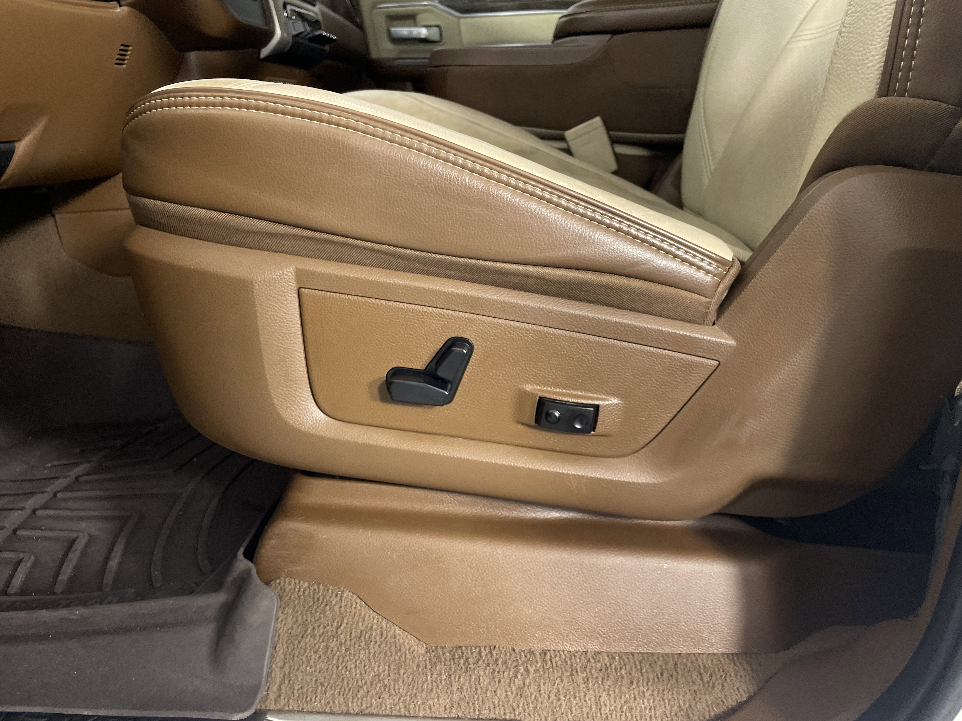 Used 2020 RAM 2500 Laramie w/ Protection Group image 14