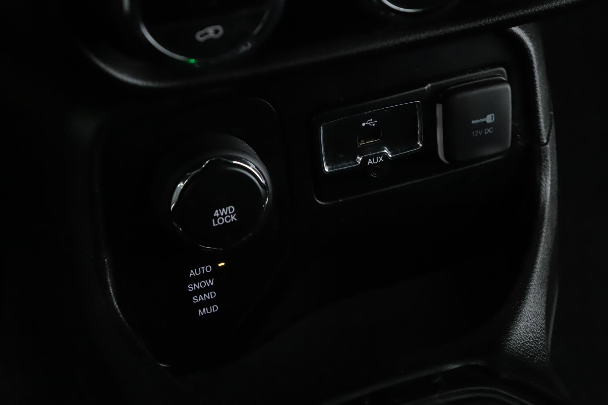 Used 2017 Jeep Renegade Altitude image 15