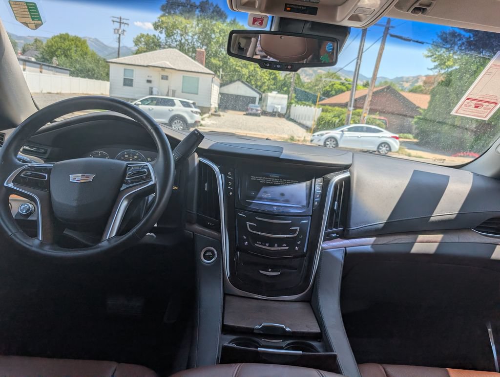 Used 2015 Cadillac Escalade Luxury AWD/4WD image 8