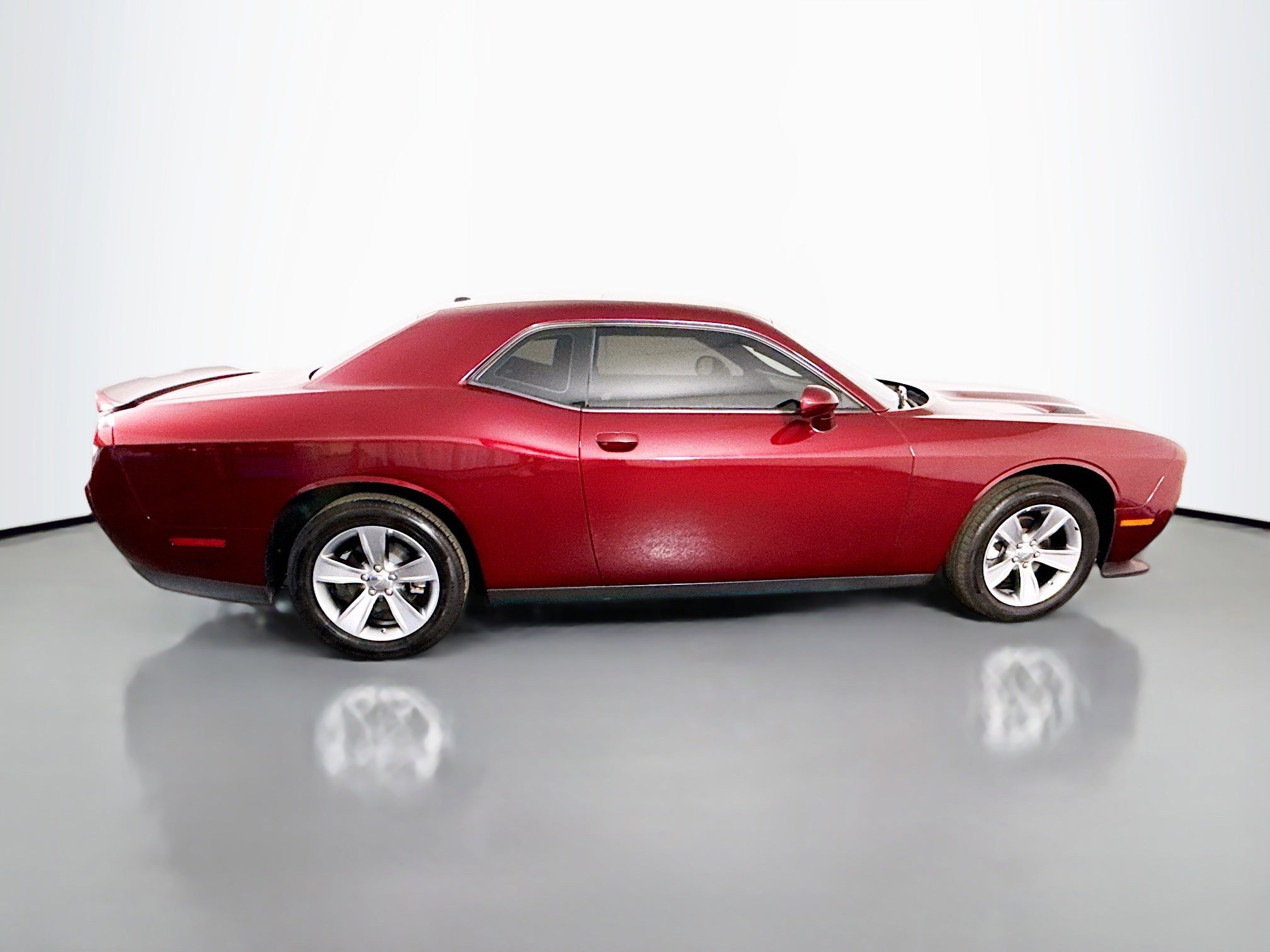 Used 2022 Dodge Challenger SXT RWD image 11