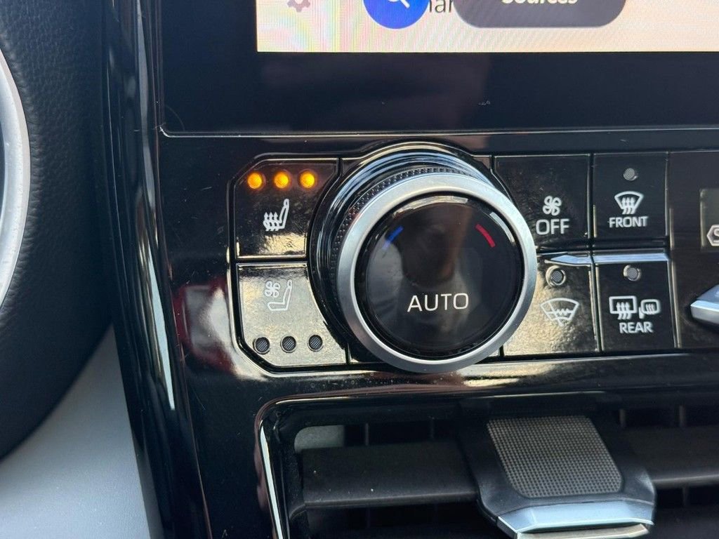 Certified 2025 Toyota Highlander Platinum image 27