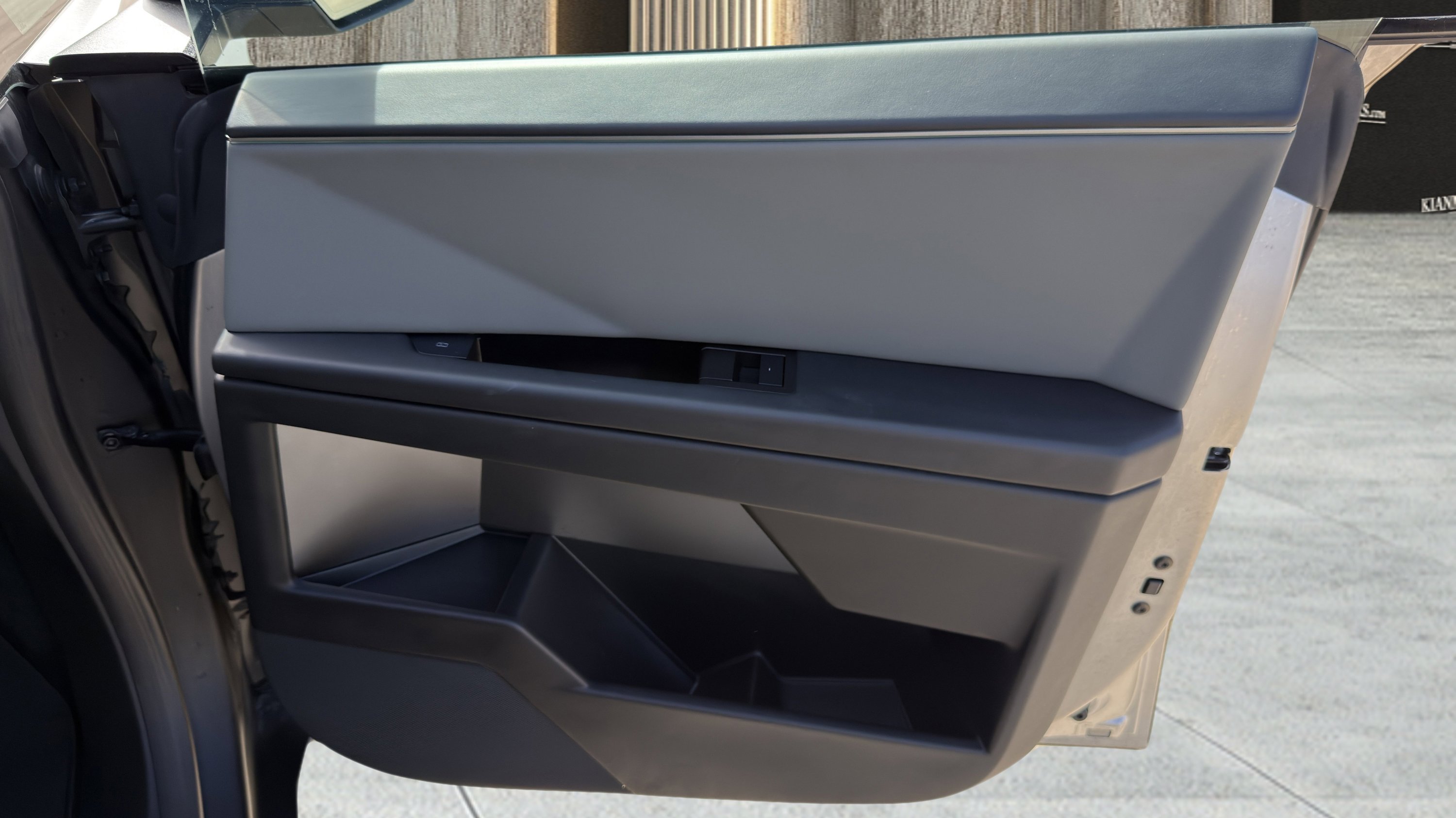 Used 2025 Tesla Cybertruck AWD Crew Cab image 66