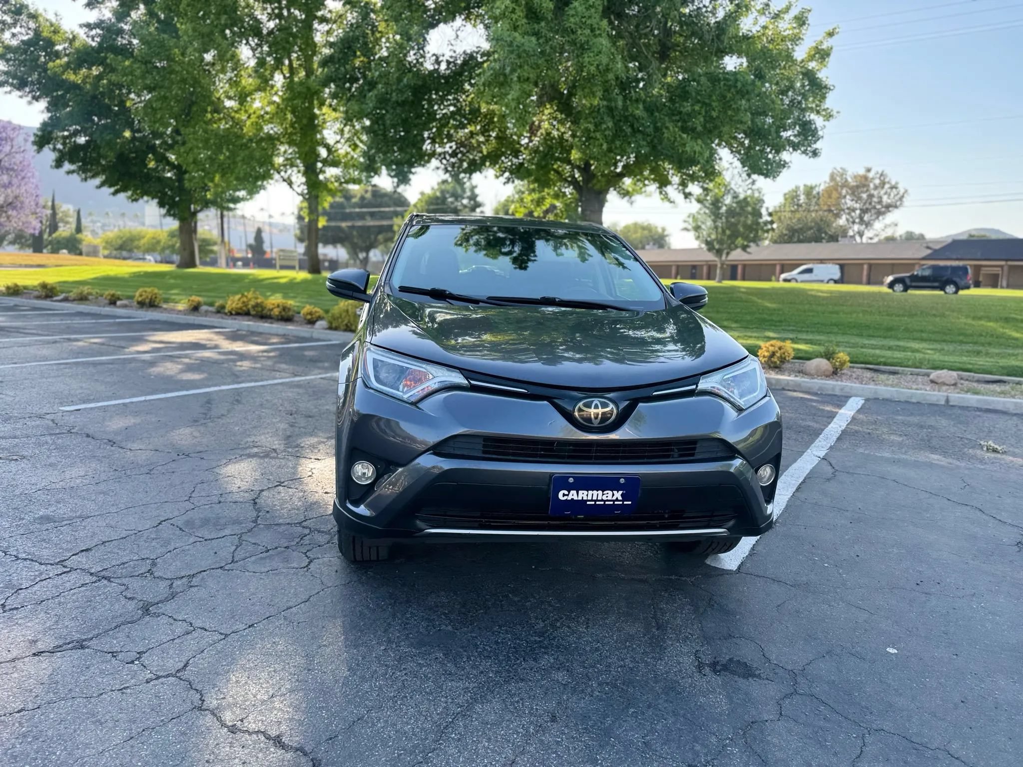 Used 2018 Toyota RAV4 XLE w/ Carpet Mat Package FWD image 3
