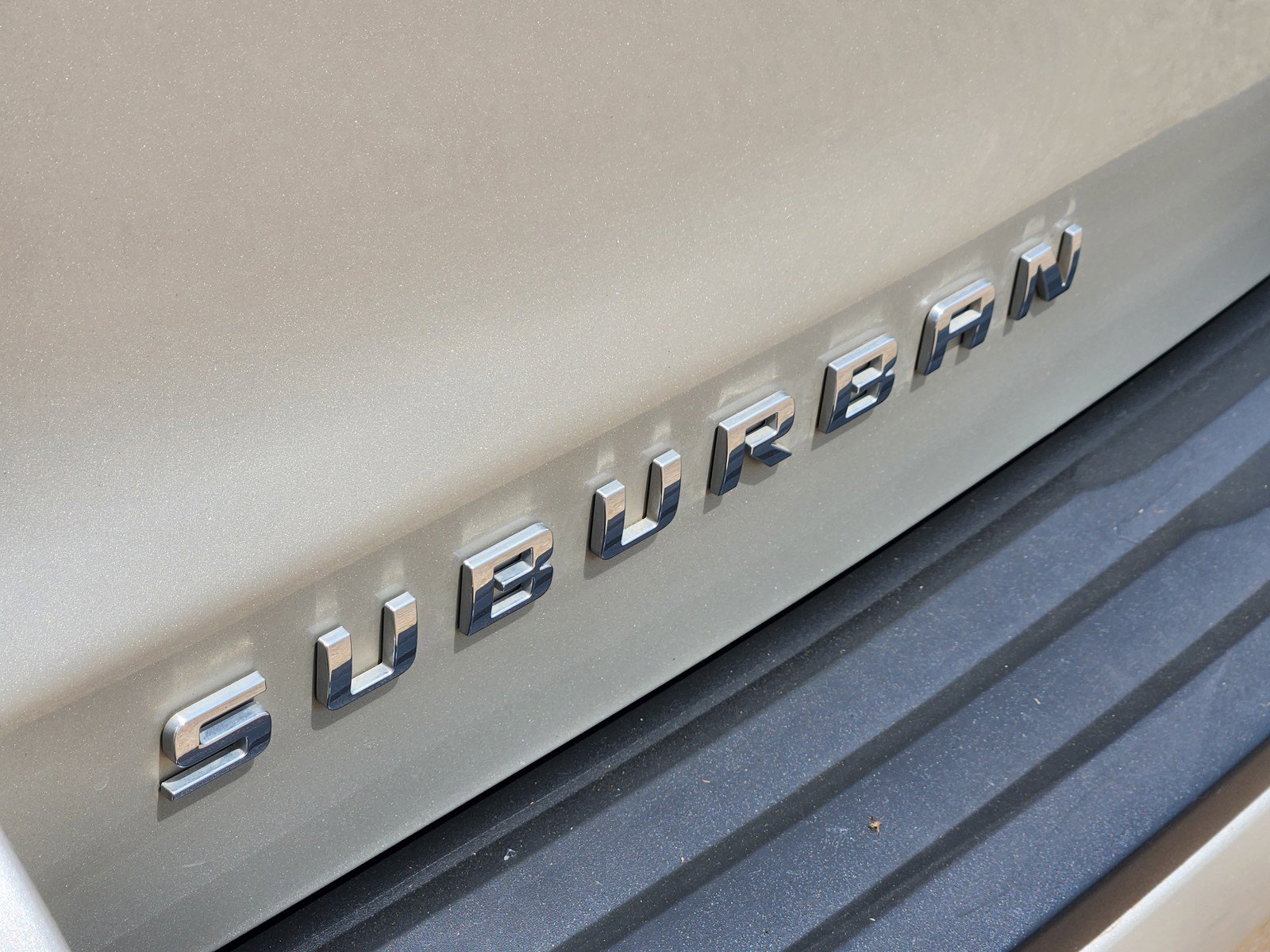Used 2016 Chevrolet Suburban LT RWD image 28