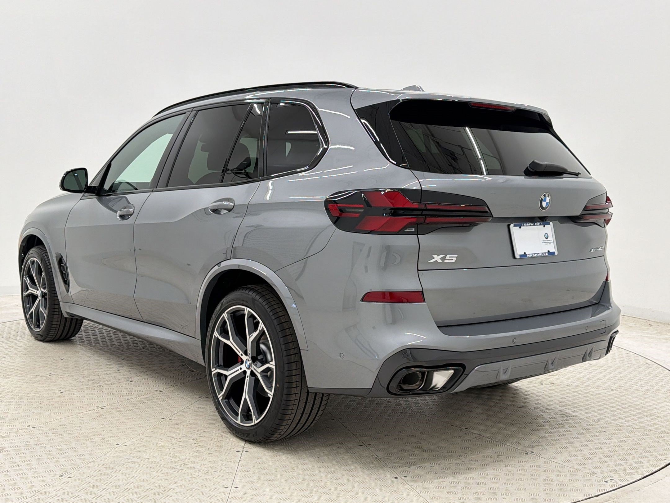 New 2026 BMW X5 xDrive40i w/ M Sport Package AWD/4WD image 3
