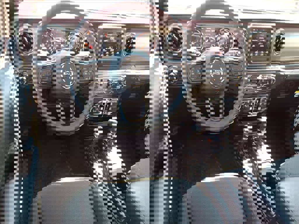 Used 2023 Jeep Gladiator Sport image 17