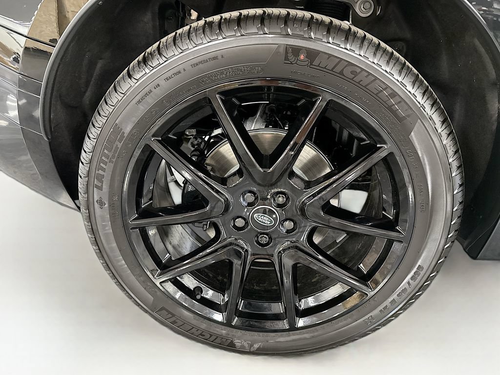 Certified 2026 Land Rover Range Rover Velar Dynamic SE AWD/4WD image 33