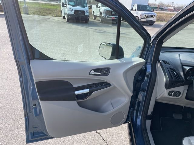 Used 2023 Ford Transit Connect XLT image 18