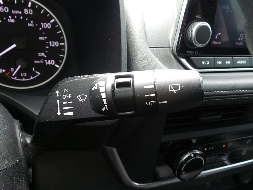 Used 2024 Nissan Rogue S FWD image 38