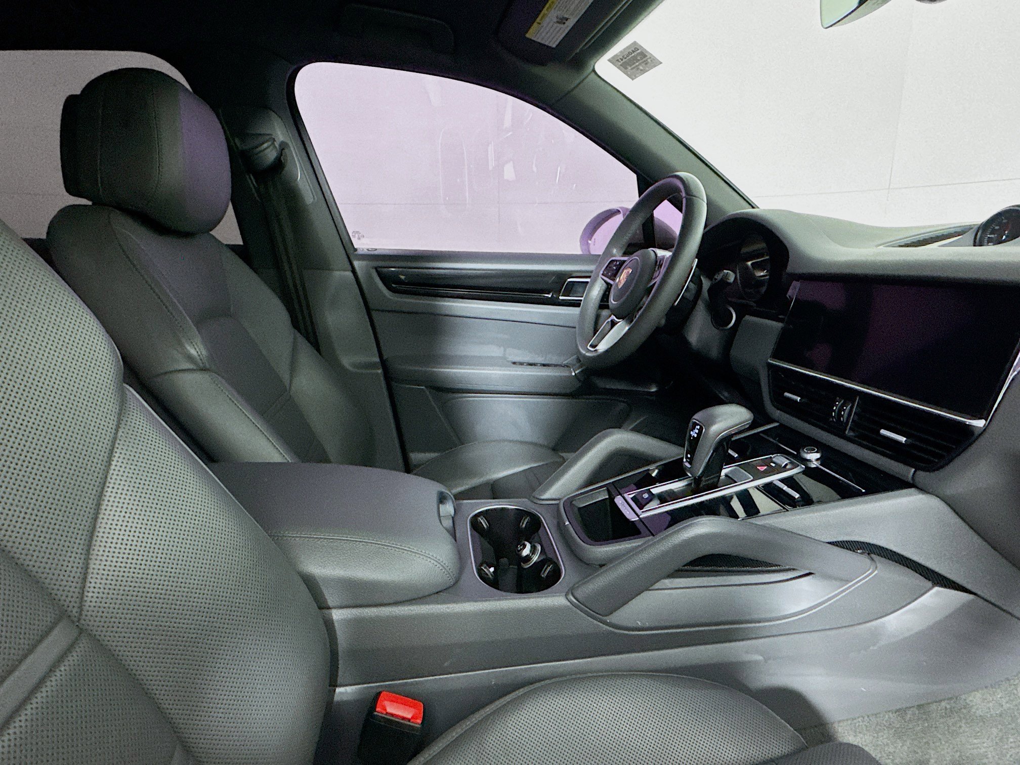 Used 2022 Porsche Cayenne image 27