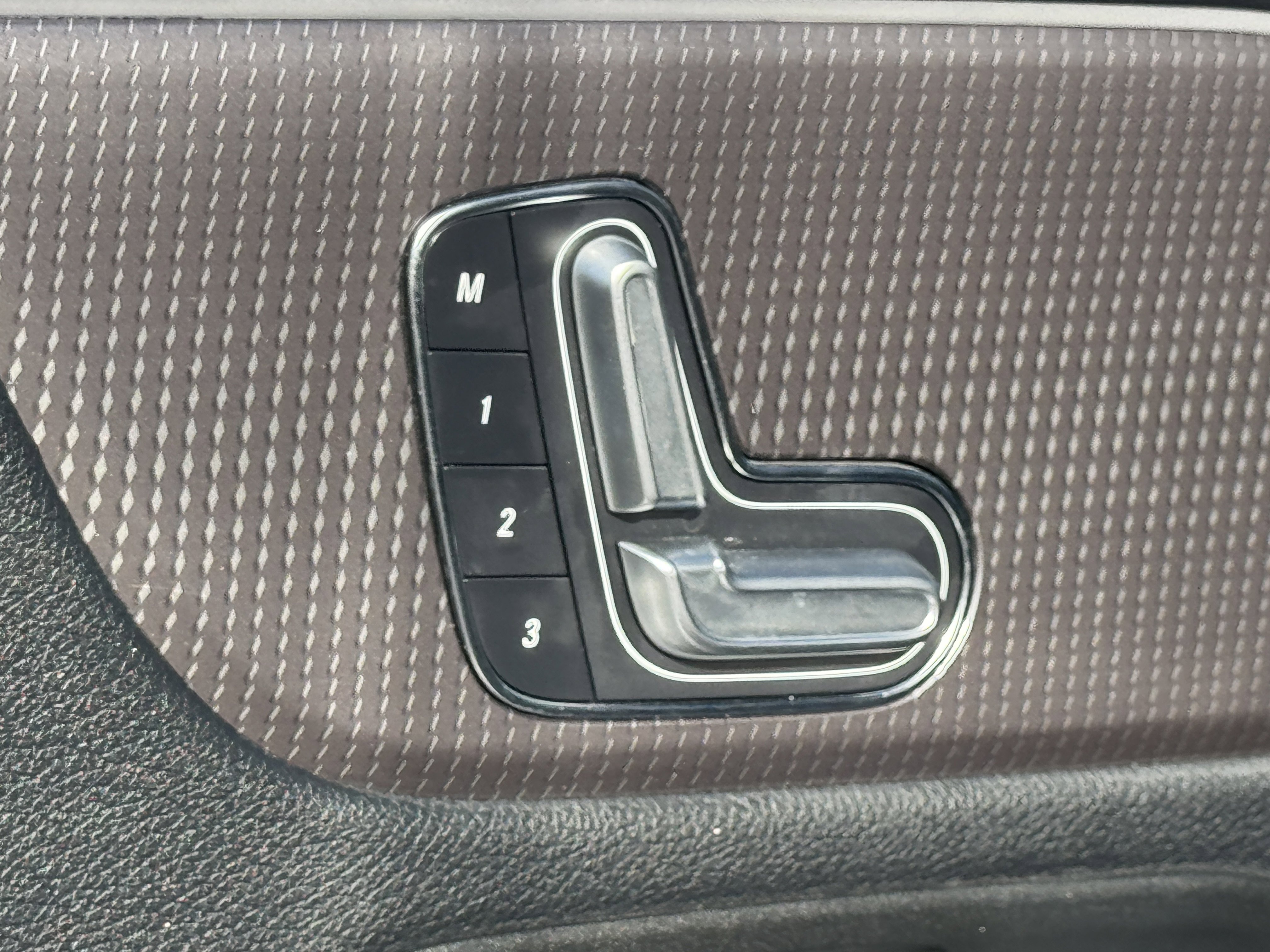 Certified 2023 Mercedes-Benz EQB 300 4MATIC image 19