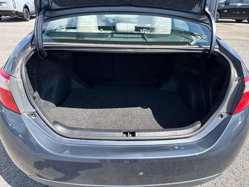 Used 2018 Toyota Corolla LE FWD image 9
