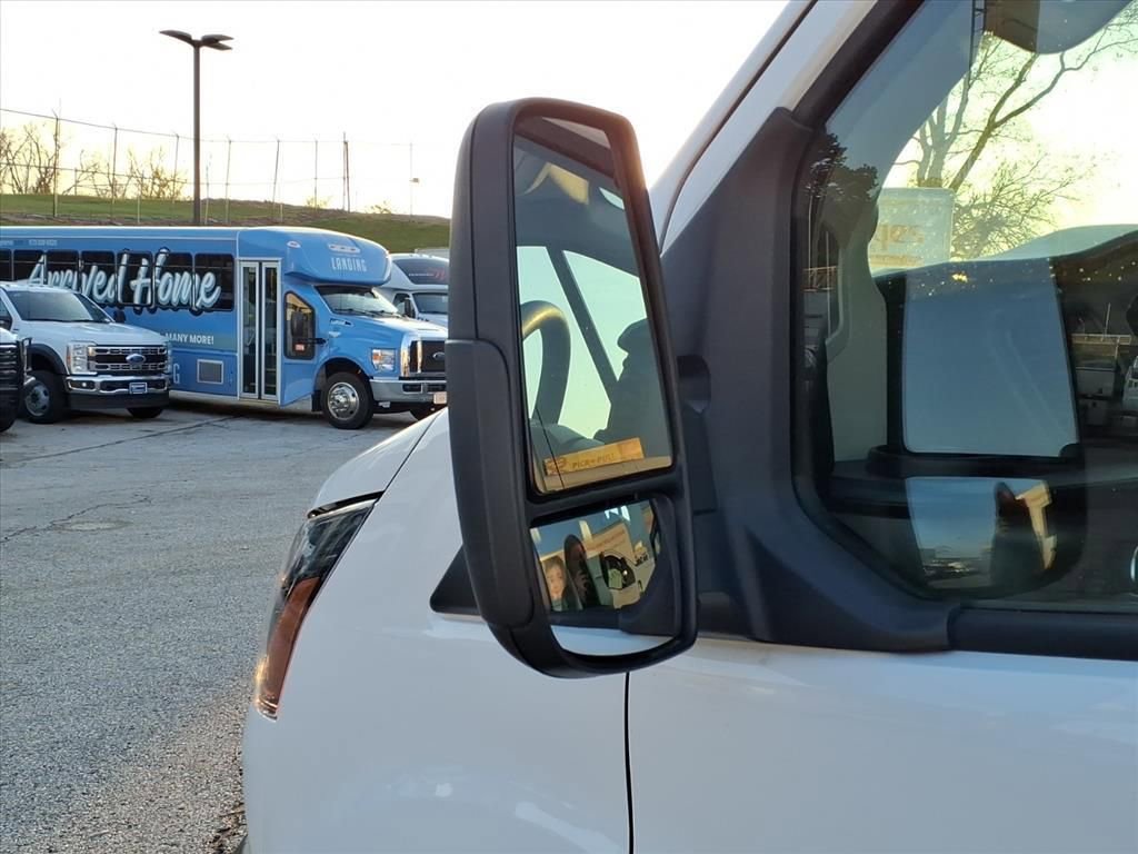 Used 2023 Ford Transit 250 Medium Roof RWD image 34