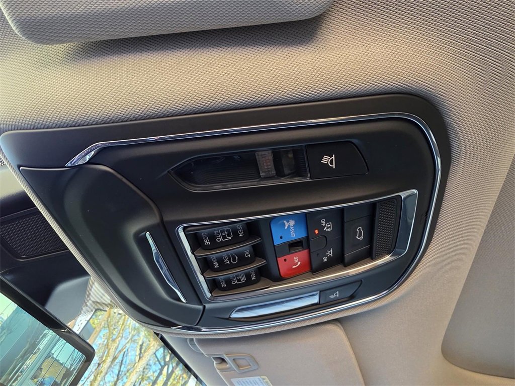 Used 2023 Jeep Grand Cherokee 4WD 4xe w/ Luxury Tech Group II image 45