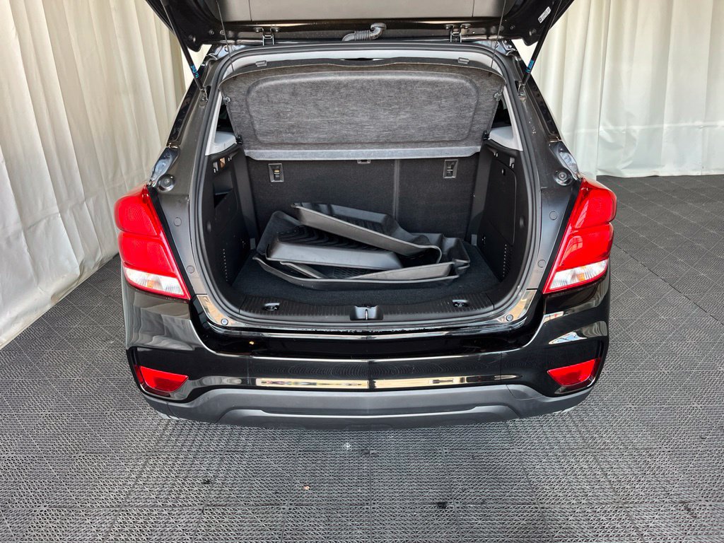 Used 2021 Chevrolet Trax LT w/ Midnight Edition FWD image 23