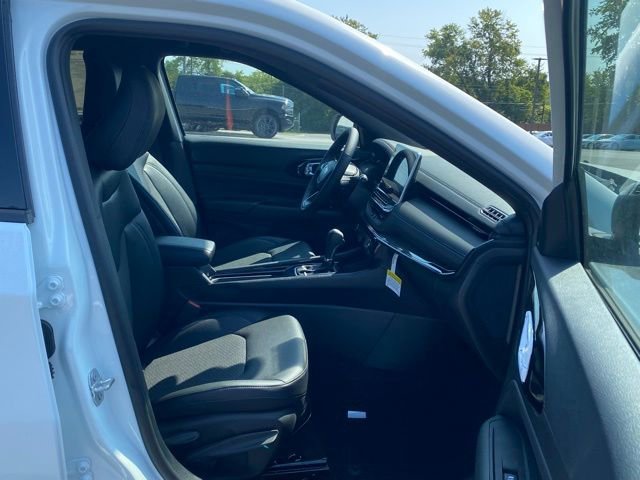 New 2025 Jeep Compass Latitude w/ Sun & Sound Group image 28