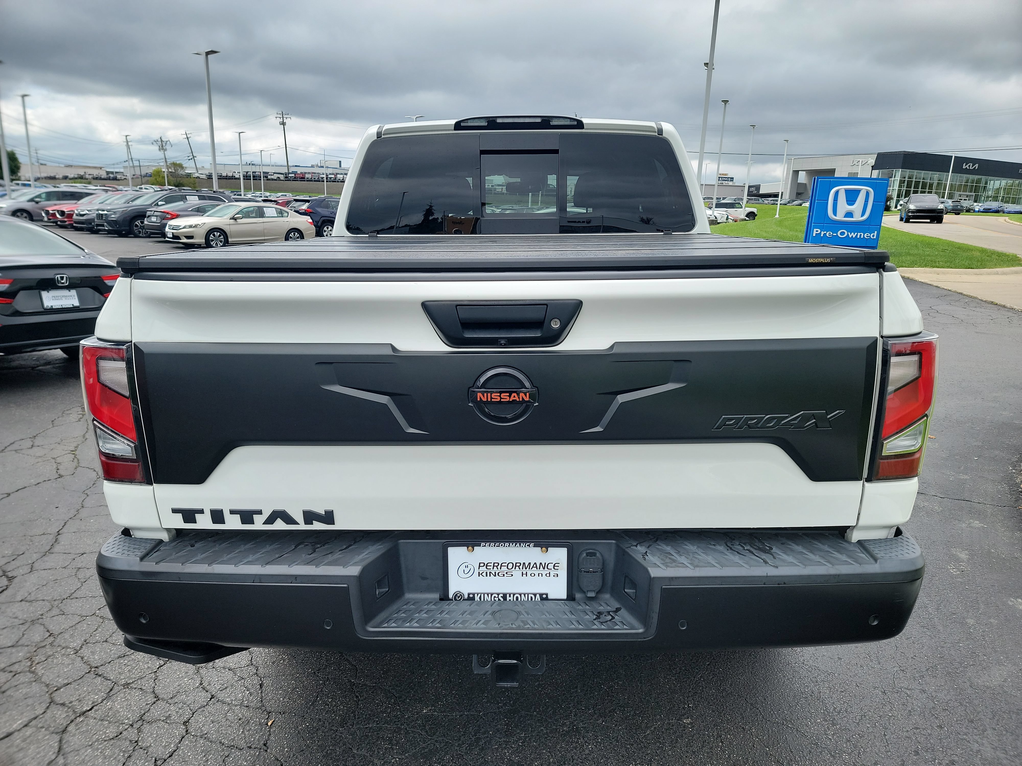 Used 2021 Nissan Titan PRO-4X w/ Pro-4x Convenience Package AWD/4WD image 8