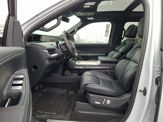 New 2025 Lincoln Navigator L Reserve w/ Jet Appearance Package image 6