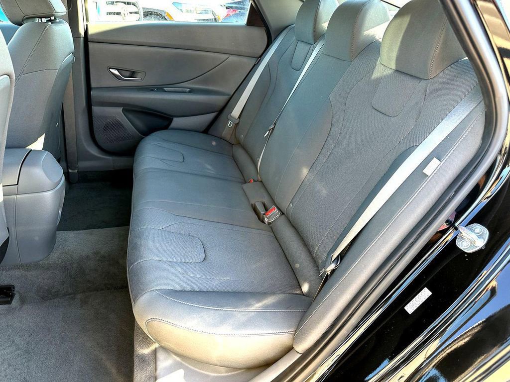 Used 2024 Hyundai Elantra SE FWD image 19