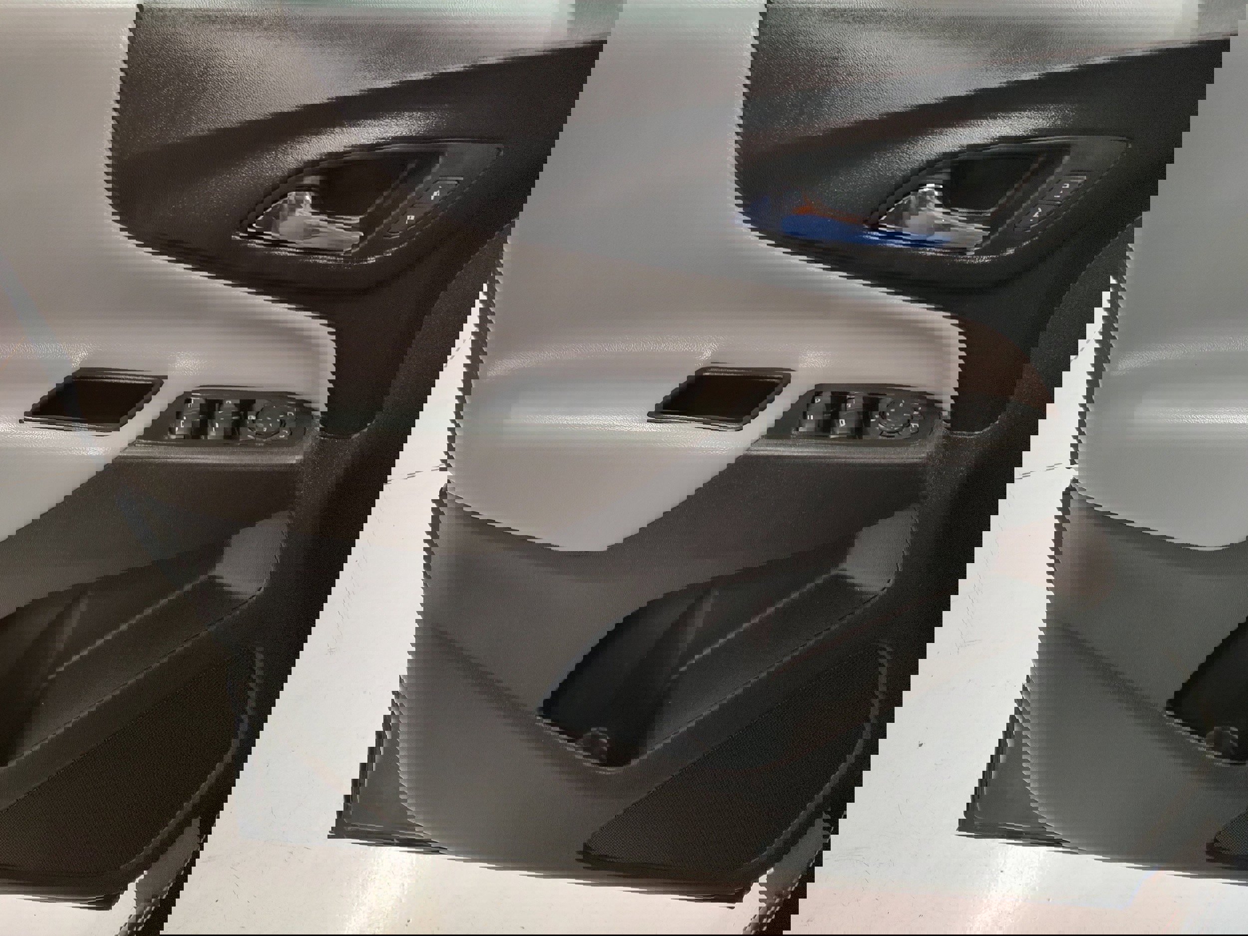 Used 2020 Chevrolet Equinox LS w/ LS Convenience Package image 9