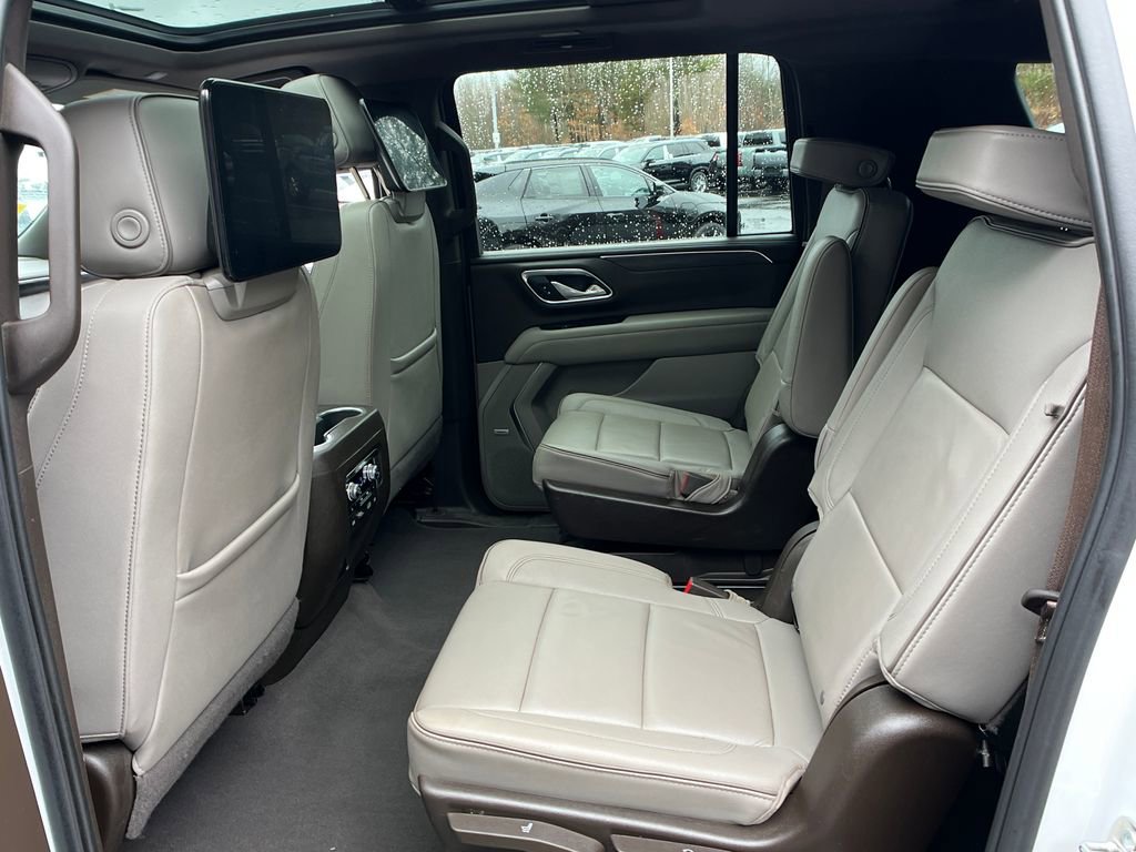 Used 2023 GMC Yukon XL SLT w/ SLT Premium Package image 23