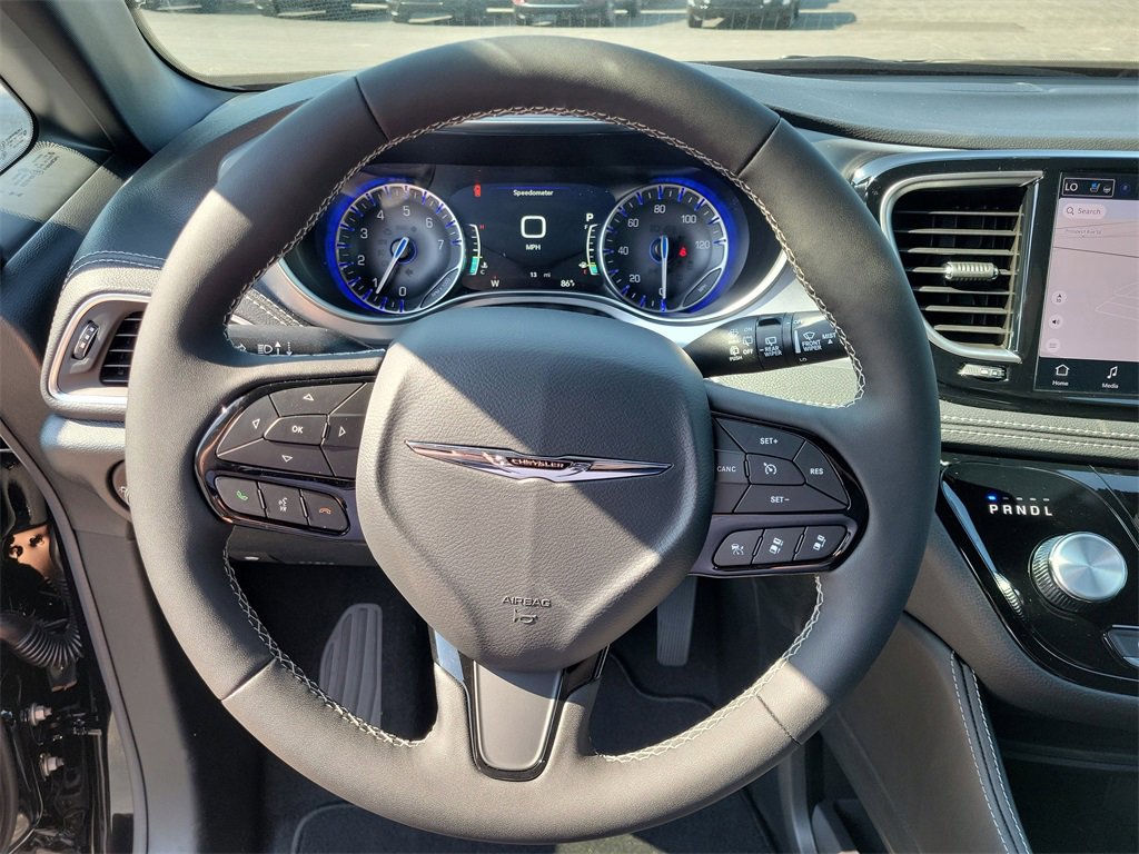 New 2026 Chrysler Pacifica Limited image 26