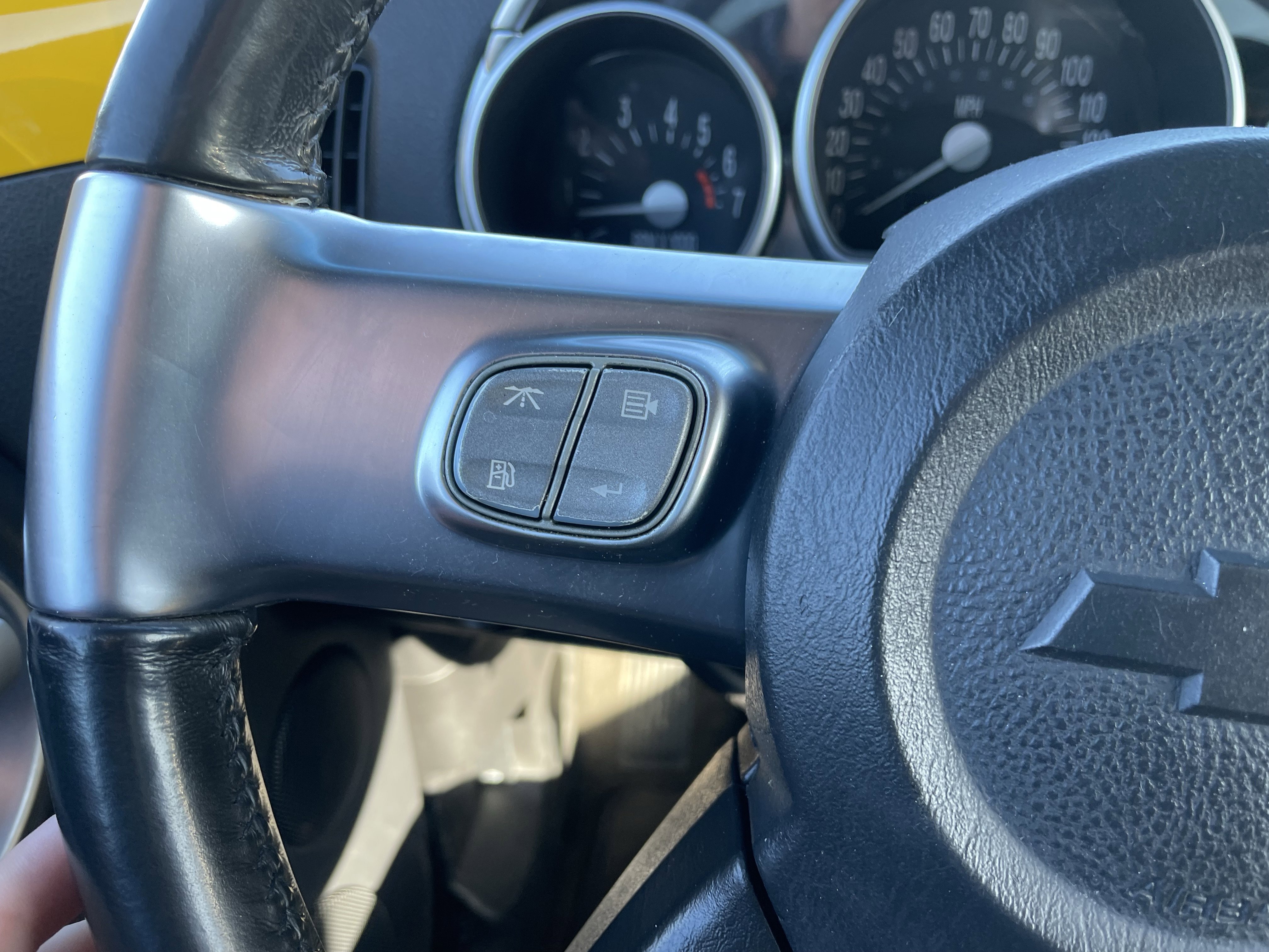 Used 2003 Chevrolet SSR w/ Preferred Equipment Group RWD image 14