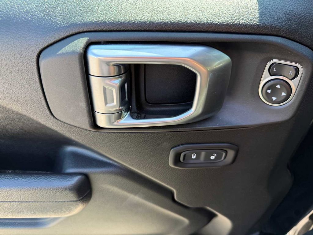 Used 2024 Jeep Wrangler Willys image 15