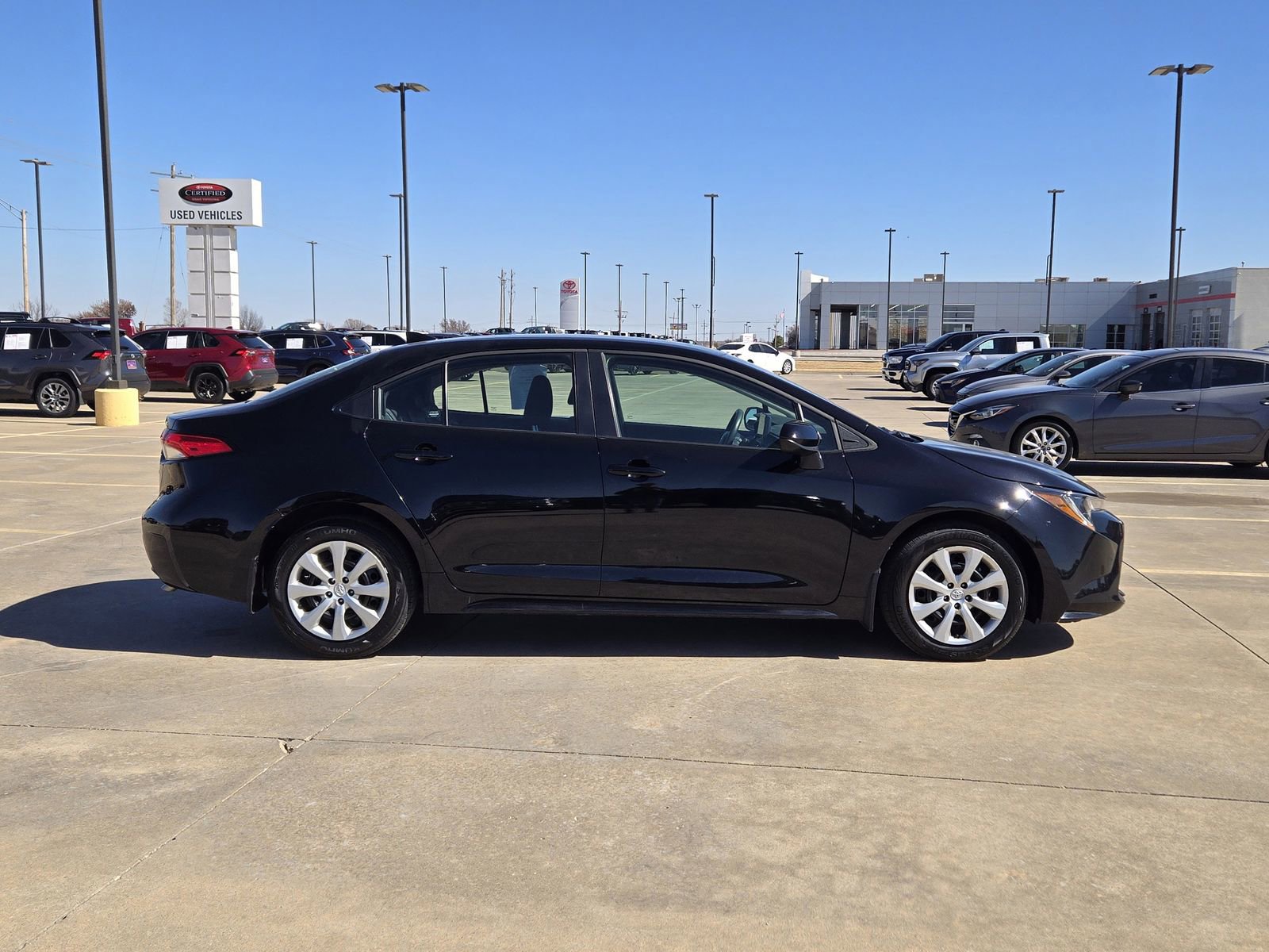 Used 2025 Toyota Corolla LE image 7