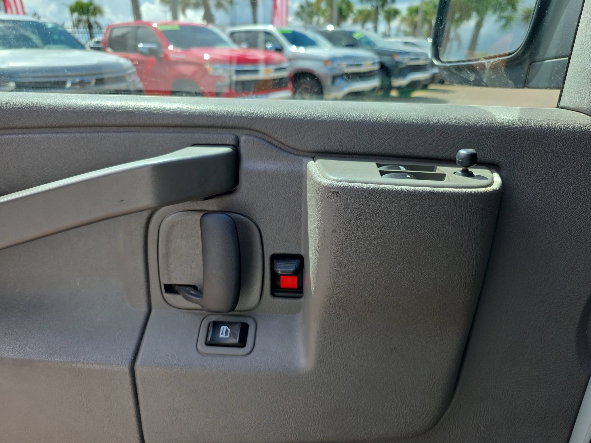 Used 2018 Chevrolet Express 2500 w/ Driver Convenience Package RWD image 27