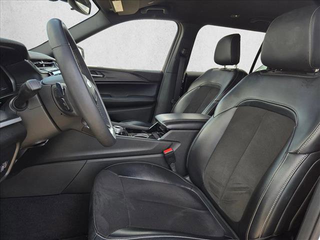 Used 2023 Jeep Grand Cherokee L Laredo image 12