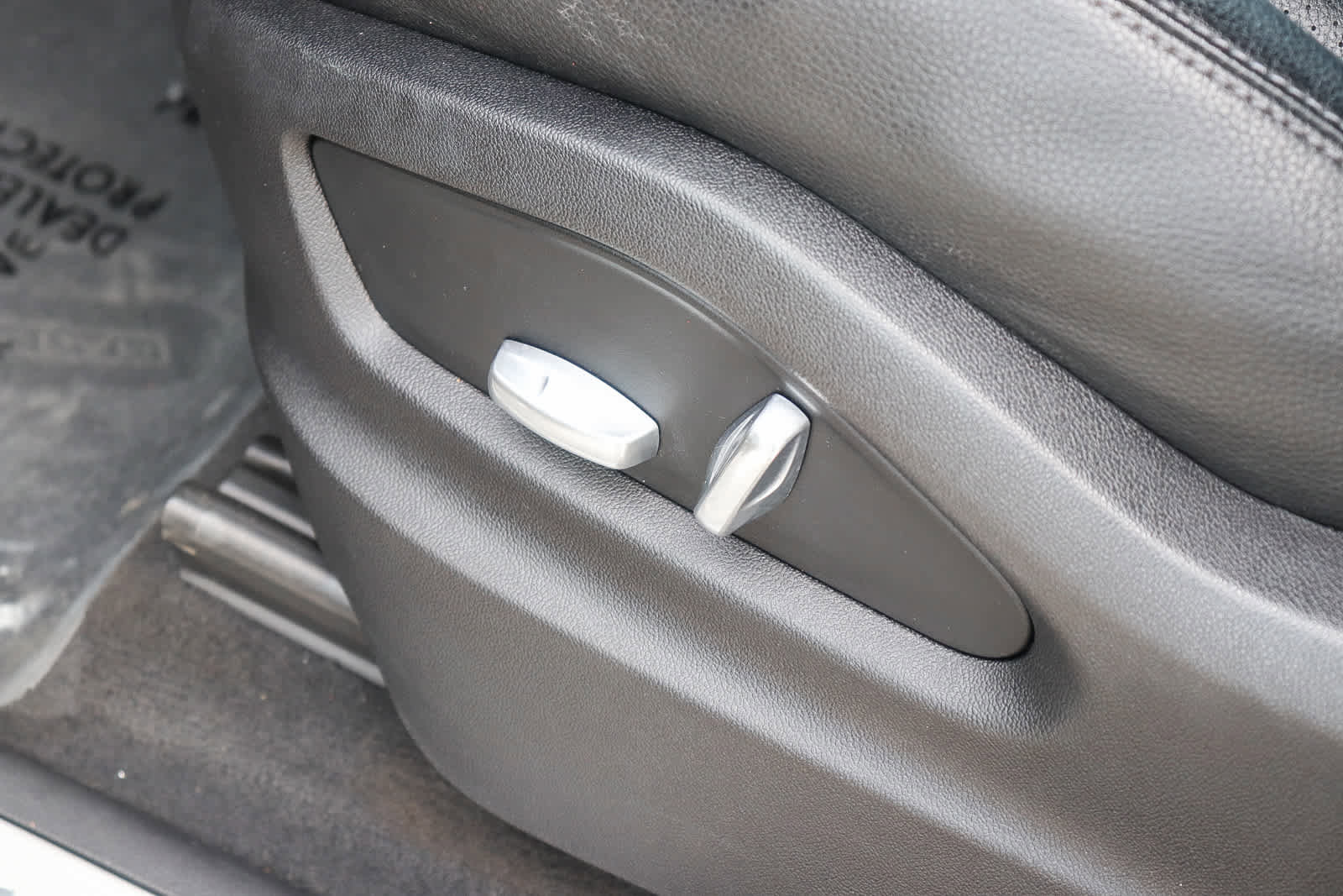 Used 2021 Porsche Cayenne w/ Driver Memory Package image 20