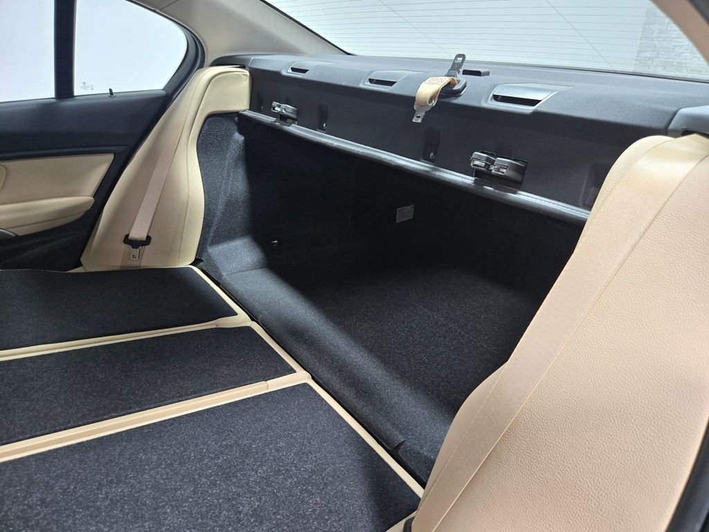 Used 2018 BMW 320i xDrive Sedan w/ Convenience Package image 37