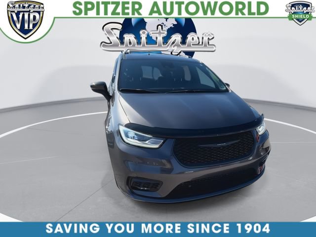 Used 2023 Chrysler Pacifica Touring-L w/ S Appearance Package image 3