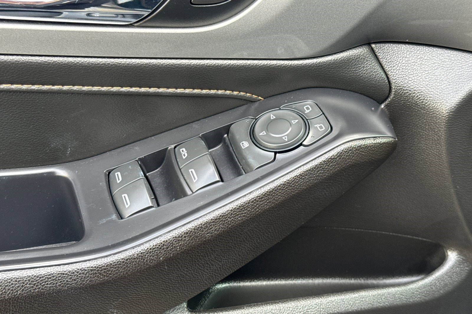 Used 2021 Chevrolet Traverse LT image 13