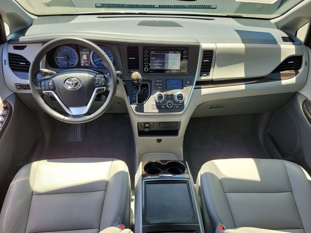 Used 2020 Toyota Sienna XLE w/ XLE Navigation Package FWD image 14