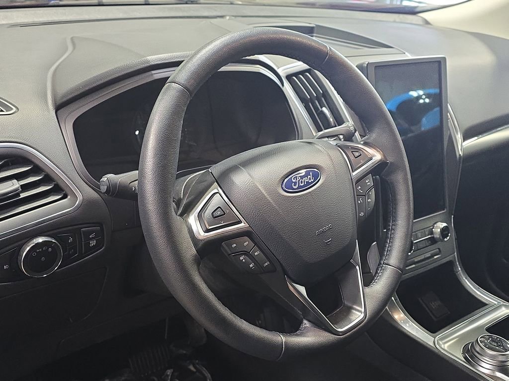 Used 2024 Ford Edge Titanium image 18