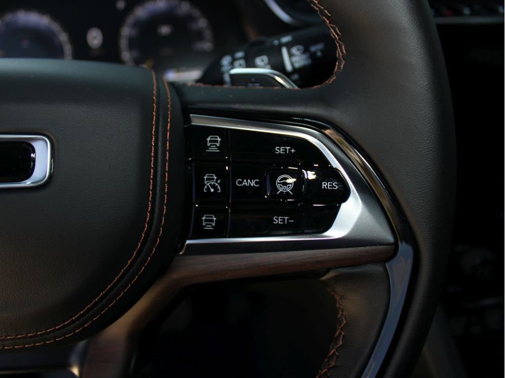 New 2025 Jeep Grand Cherokee Summit image 14