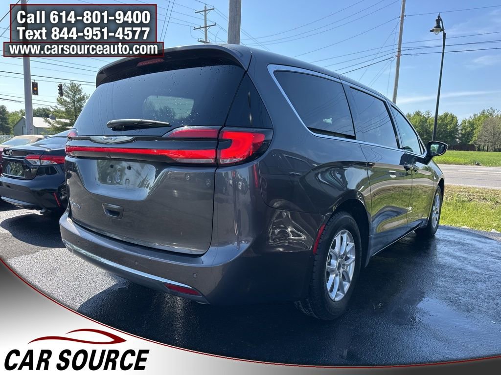 Used 2023 Chrysler Pacifica Touring-L image 3
