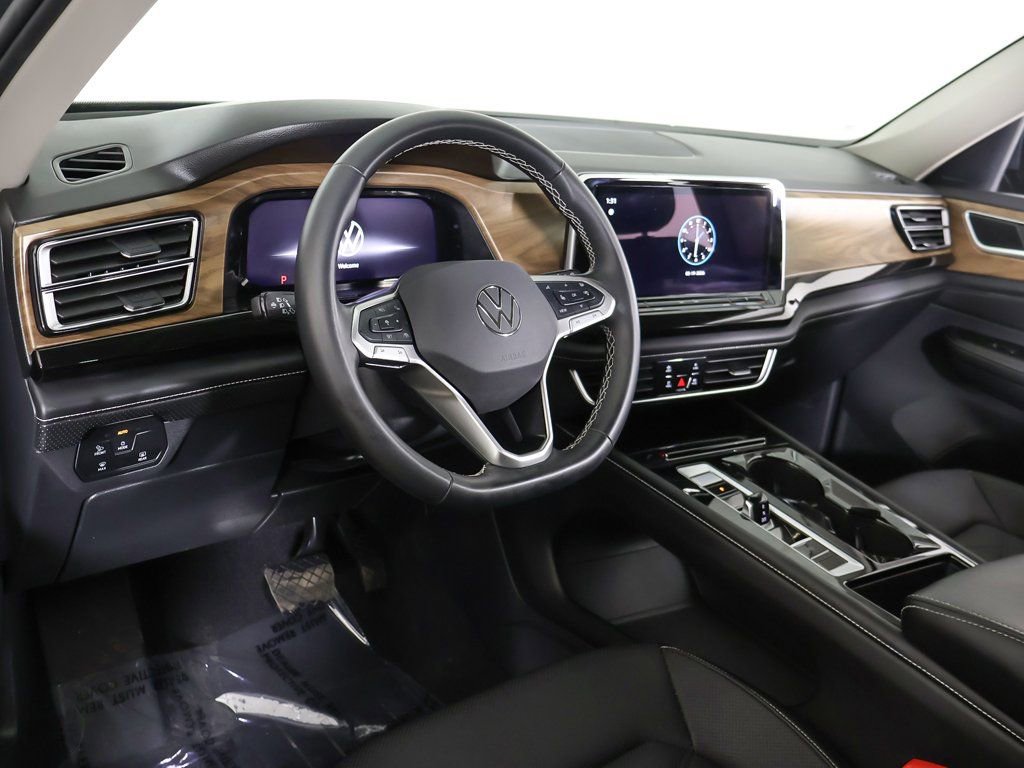Used 2025 Volkswagen Atlas SE image 27