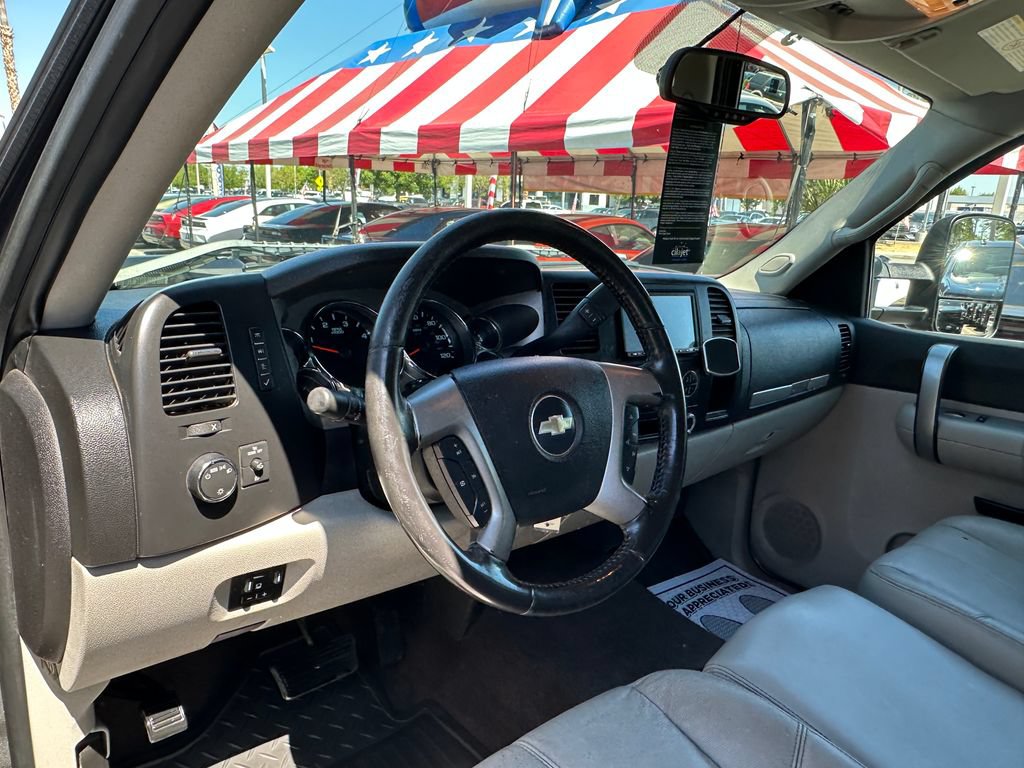 Used 2008 Chevrolet Silverado 2500 LT w/ 1LT Convenience Package AWD/4WD image 19