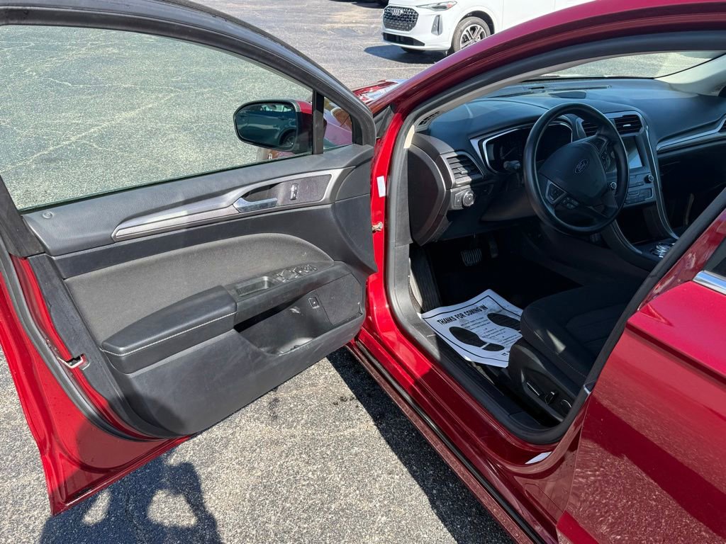 Used 2019 Ford Fusion SE FWD image 7