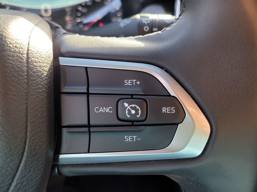 Certified 2025 Jeep Compass Latitude AWD/4WD image 30