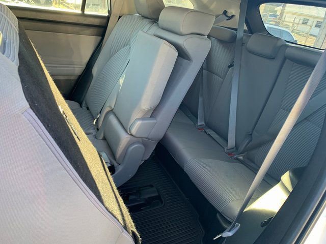 Used 2023 Toyota Highlander LE image 9