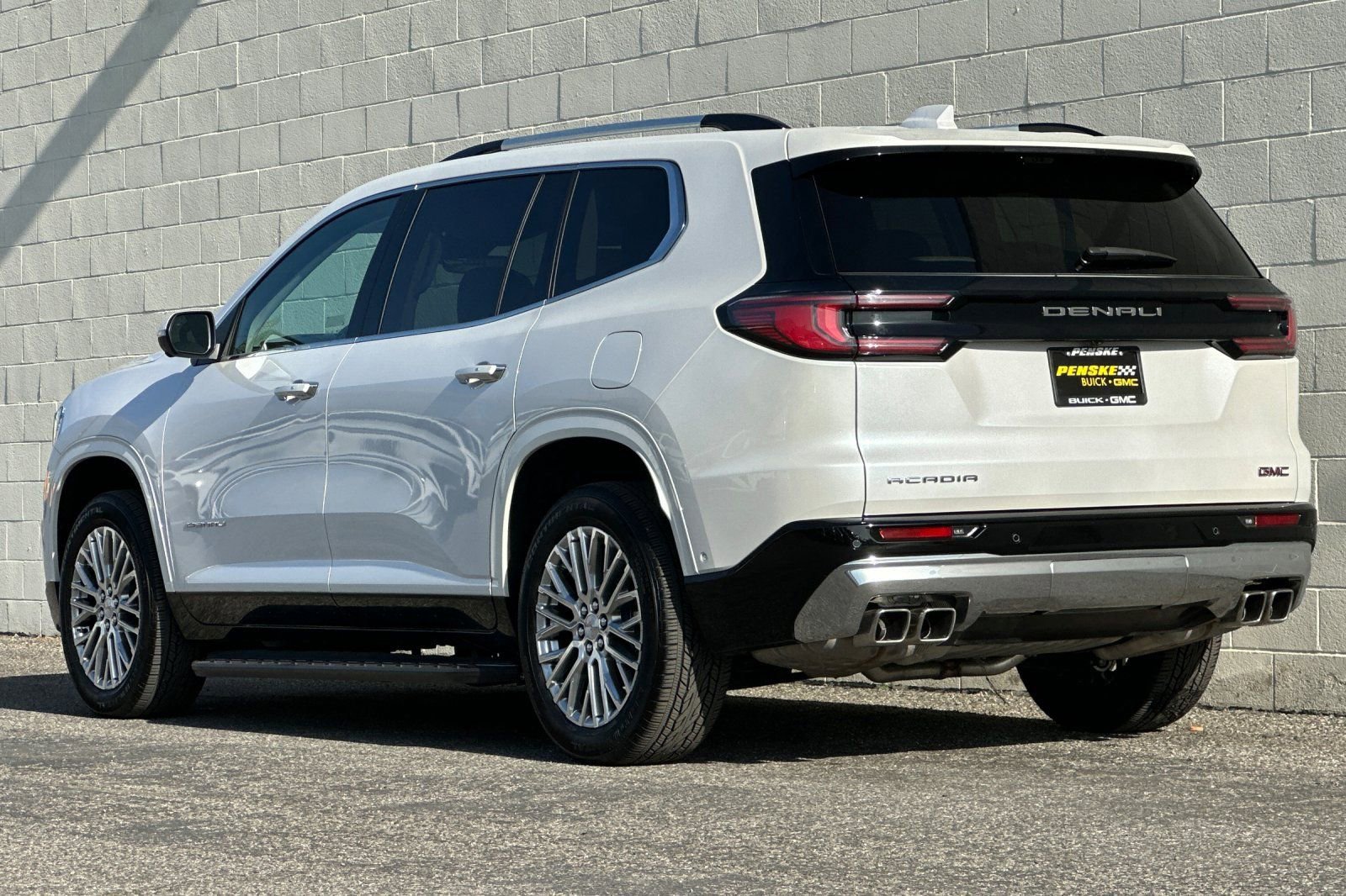 Certified 2025 GMC Acadia Denali w/ Super Cruise Package image 6
