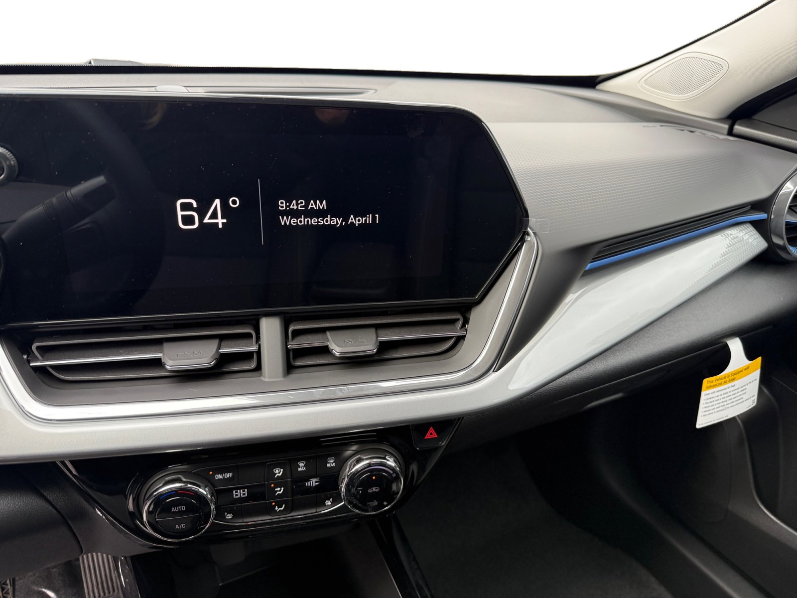 New 2026 Chevrolet Trax LT image 12