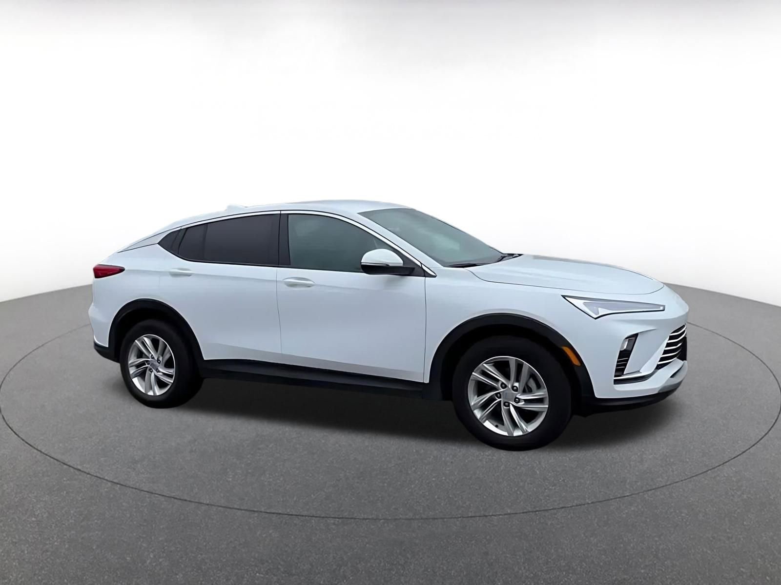 Used 2025 Buick Envista Preferred image 2