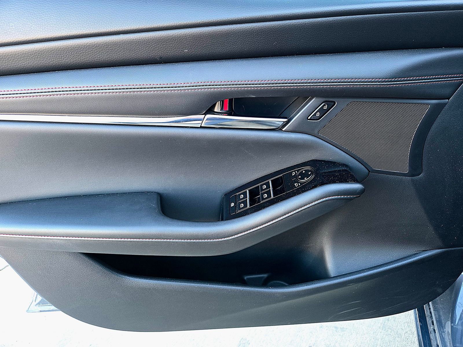 Certified 2025 MAZDA MAZDA3 Carbon image 29