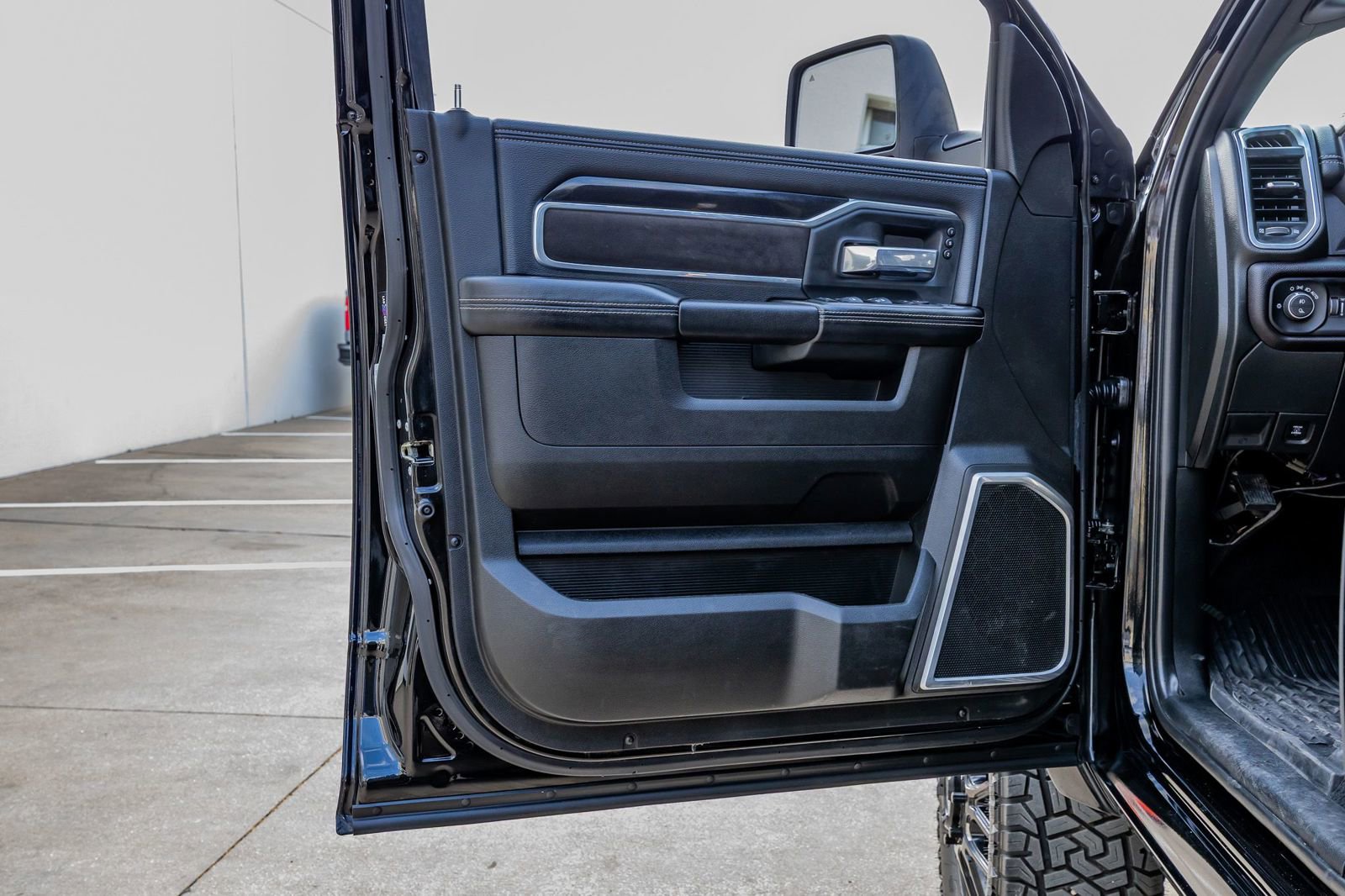 Used 2023 RAM 3500 Laramie w/ Night Edition image 36
