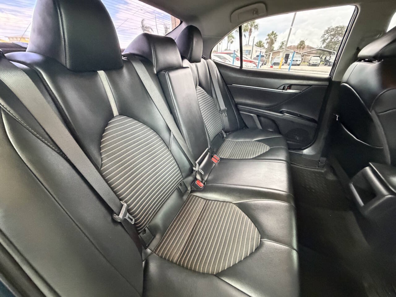 Used 2020 Toyota Camry SE FWD image 20